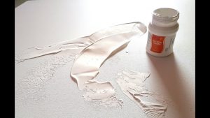 3. lecke Textúrázott alapozás készítése (nőalakok szénnel és festékkel)